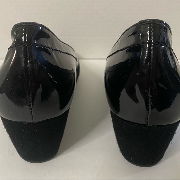 Italian designer wedge black suede with Patent detail and elastic in the front - Picture 3 of 6